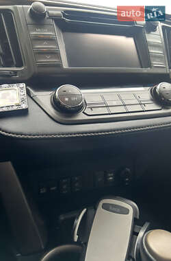 Позашляховик / Кросовер Toyota RAV4 2013 в 