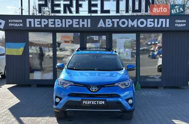 Внедорожник / Кроссовер Toyota RAV4 2017 в Черновцах