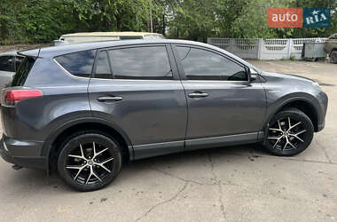 Внедорожник / Кроссовер Toyota RAV4 2016 в 