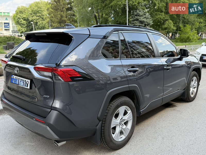 Внедорожник / Кроссовер Toyota RAV4 2020 в 