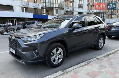 Внедорожник / Кроссовер Toyota RAV4 2020 в 