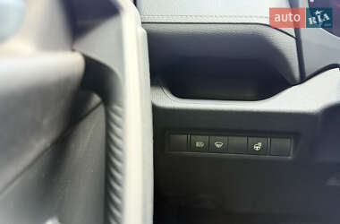 Внедорожник / Кроссовер Toyota RAV4 2020 в 