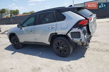 Позашляховик / Кросовер Toyota RAV4 2023 в 