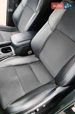 Внедорожник / Кроссовер Toyota RAV4 2018 в 