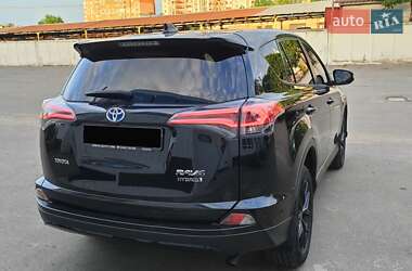 Внедорожник / Кроссовер Toyota RAV4 2018 в 