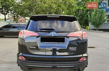 Внедорожник / Кроссовер Toyota RAV4 2018 в 