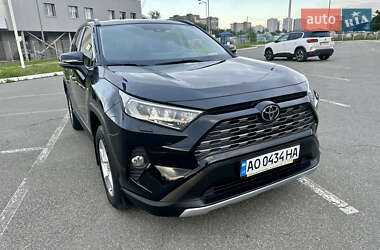 Позашляховик / Кросовер Toyota RAV4 2020 в 