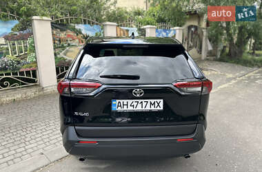 Внедорожник / Кроссовер Toyota RAV4 2020 в 