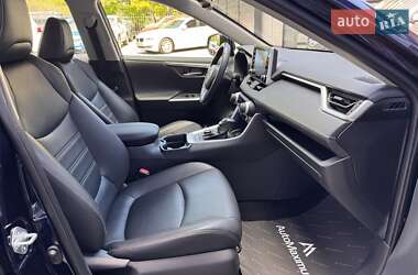 Внедорожник / Кроссовер Toyota RAV4 2019 в 