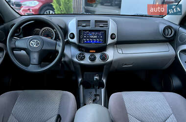 Внедорожник / Кроссовер Toyota RAV4 2006 в 