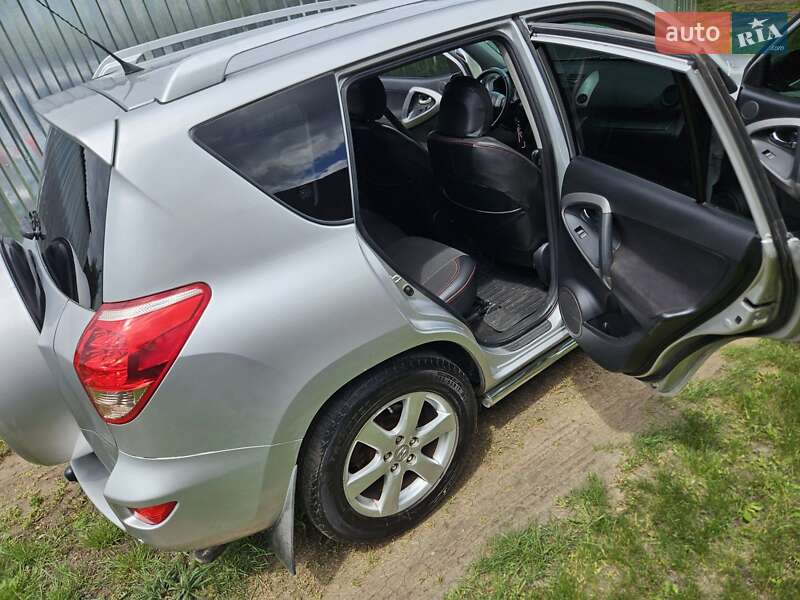 Позашляховик / Кросовер Toyota RAV4 2008 в Первомайську