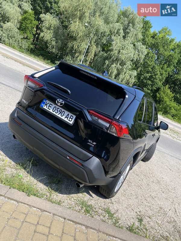 Позашляховик / Кросовер Toyota RAV4 2020 в Дніпрі