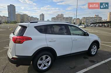 Внедорожник / Кроссовер Toyota RAV4 2013 в 