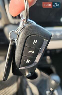 Внедорожник / Кроссовер Toyota RAV4 2013 в 