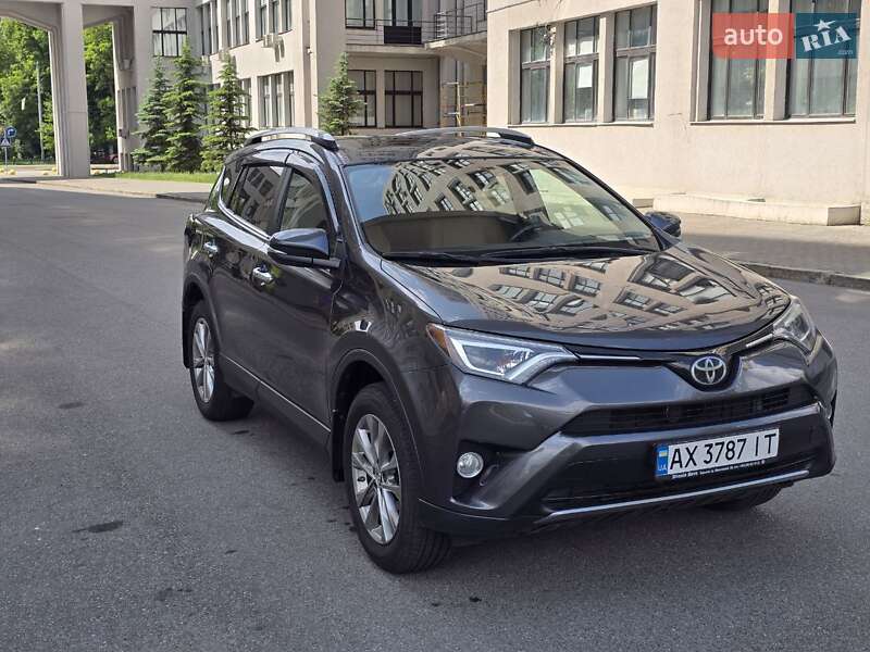 Позашляховик / Кросовер Toyota RAV4 2017 в Харкові