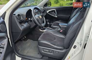 Внедорожник / Кроссовер Toyota RAV4 2010 в 