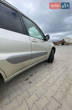 Внедорожник / Кроссовер Toyota RAV4 2002 в 