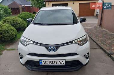 Внедорожник / Кроссовер Toyota RAV4 2018 в 