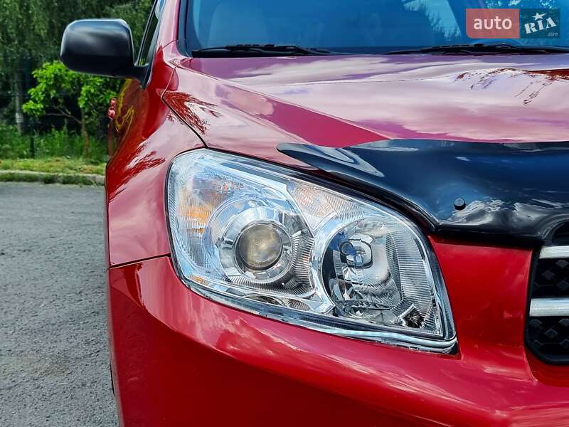 Позашляховик / Кросовер Toyota RAV4 2012 в Хмельницькому