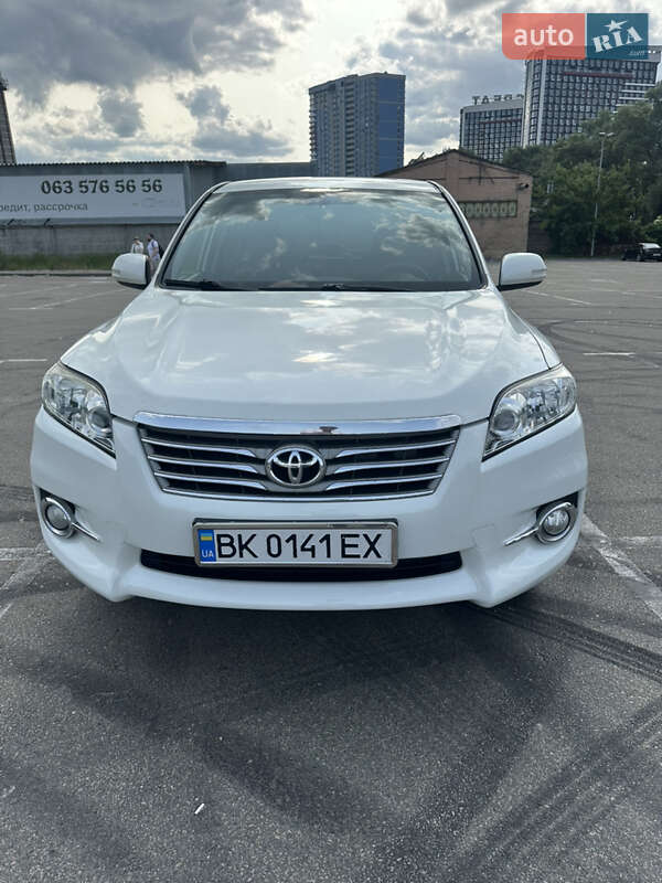 Внедорожник / Кроссовер Toyota RAV4 2010 в Киеве
