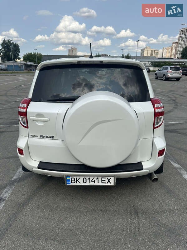 Внедорожник / Кроссовер Toyota RAV4 2010 в Киеве