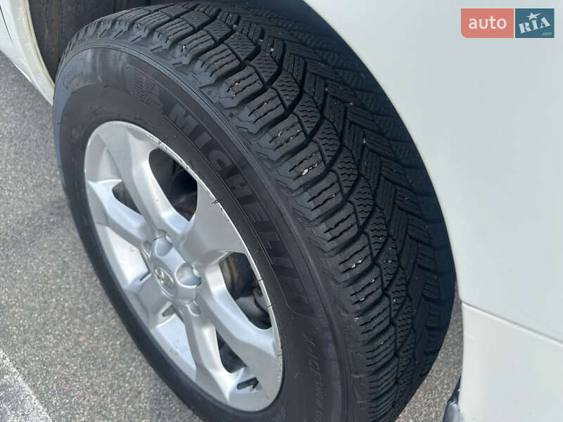 Внедорожник / Кроссовер Toyota RAV4 2010 в Киеве