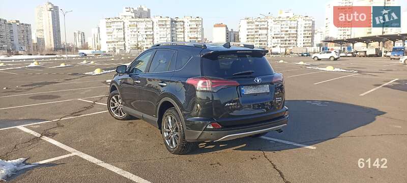 Позашляховик / Кросовер Toyota RAV4 2017 в Києві