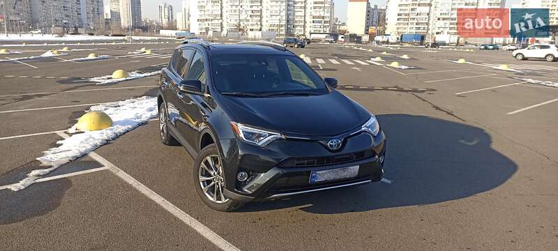 Позашляховик / Кросовер Toyota RAV4 2017 в Києві