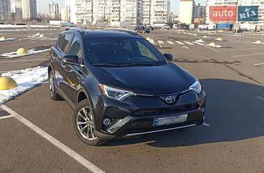 Позашляховик / Кросовер Toyota RAV4 2017 в 