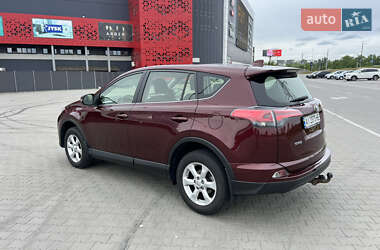 Внедорожник / Кроссовер Toyota RAV4 2017 в 