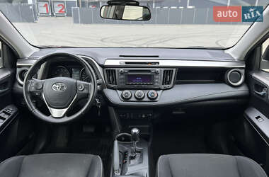Внедорожник / Кроссовер Toyota RAV4 2017 в 