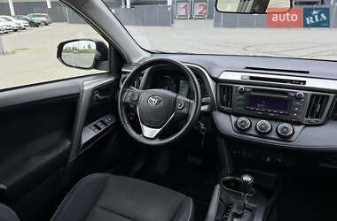 Внедорожник / Кроссовер Toyota RAV4 2017 в 