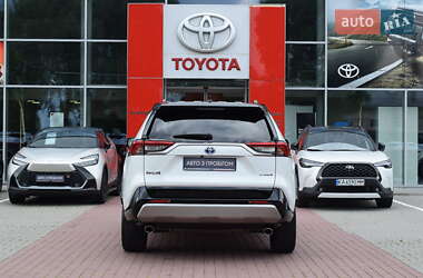 Внедорожник / Кроссовер Toyota RAV4 2023 в 