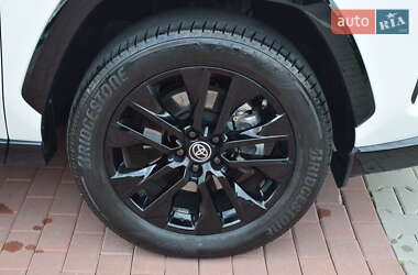 Внедорожник / Кроссовер Toyota RAV4 2023 в 