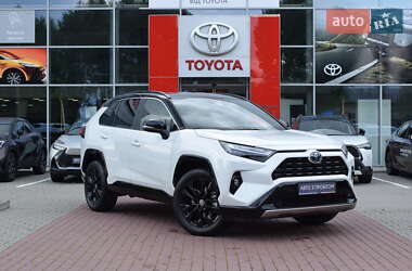Внедорожник / Кроссовер Toyota RAV4 2023 в 