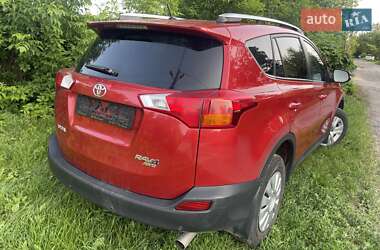 Внедорожник / Кроссовер Toyota RAV4 2015 в 