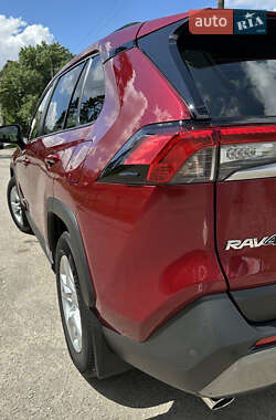 Позашляховик / Кросовер Toyota RAV4 2019 в 