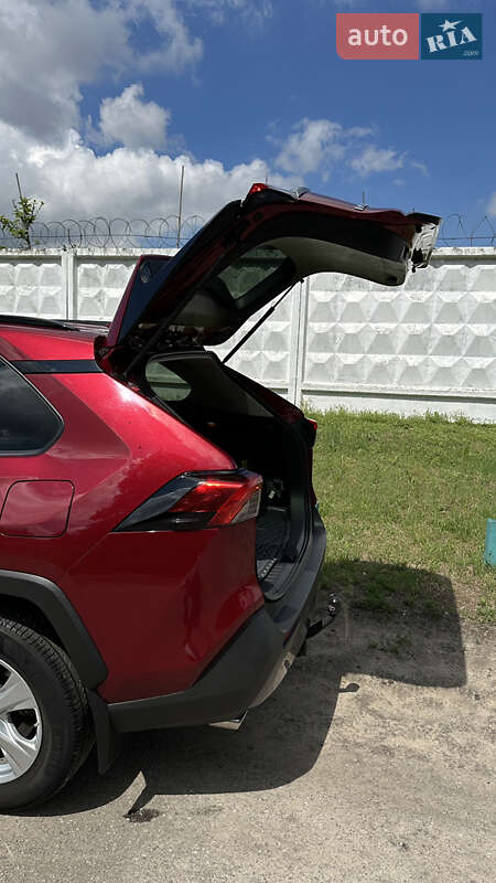 Внедорожник / Кроссовер Toyota RAV4 2019 в Киеве