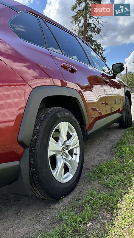 Внедорожник / Кроссовер Toyota RAV4 2019 в Киеве