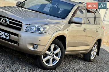 Позашляховик / Кросовер Toyota RAV4 2007 в 