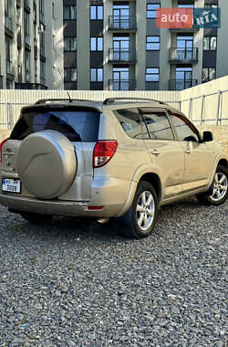Позашляховик / Кросовер Toyota RAV4 2007 в 
