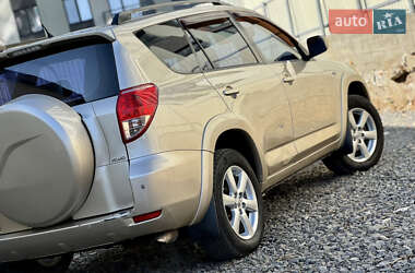 Позашляховик / Кросовер Toyota RAV4 2007 в 