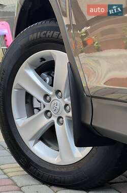 Позашляховик / Кросовер Toyota RAV4 2013 в 