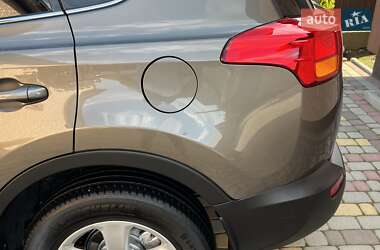 Позашляховик / Кросовер Toyota RAV4 2013 в 