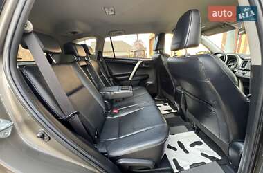 Позашляховик / Кросовер Toyota RAV4 2013 в 