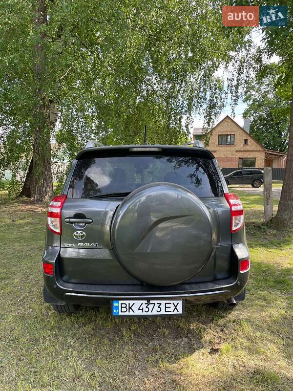 Позашляховик / Кросовер Toyota RAV4 2009 в Рівному