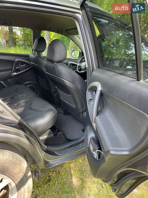 Позашляховик / Кросовер Toyota RAV4 2009 в Рівному