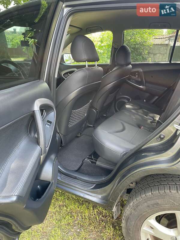Позашляховик / Кросовер Toyota RAV4 2009 в Рівному