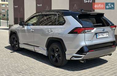 Внедорожник / Кроссовер Toyota RAV4 2021 в 