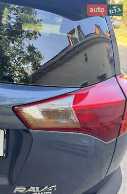 Внедорожник / Кроссовер Toyota RAV4 2013 в 